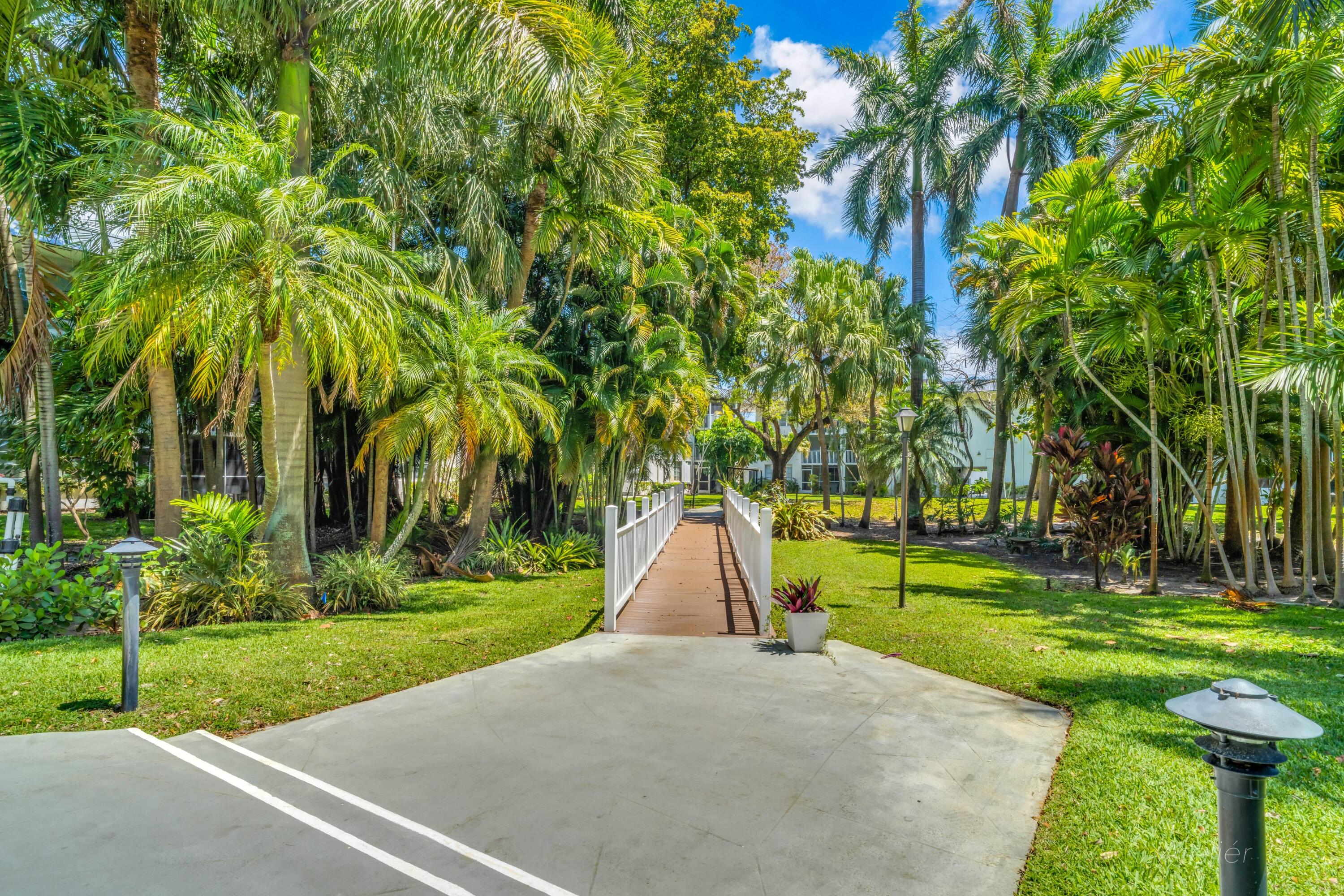 KINGS PARK GARDEN APTS CONDO - Residential