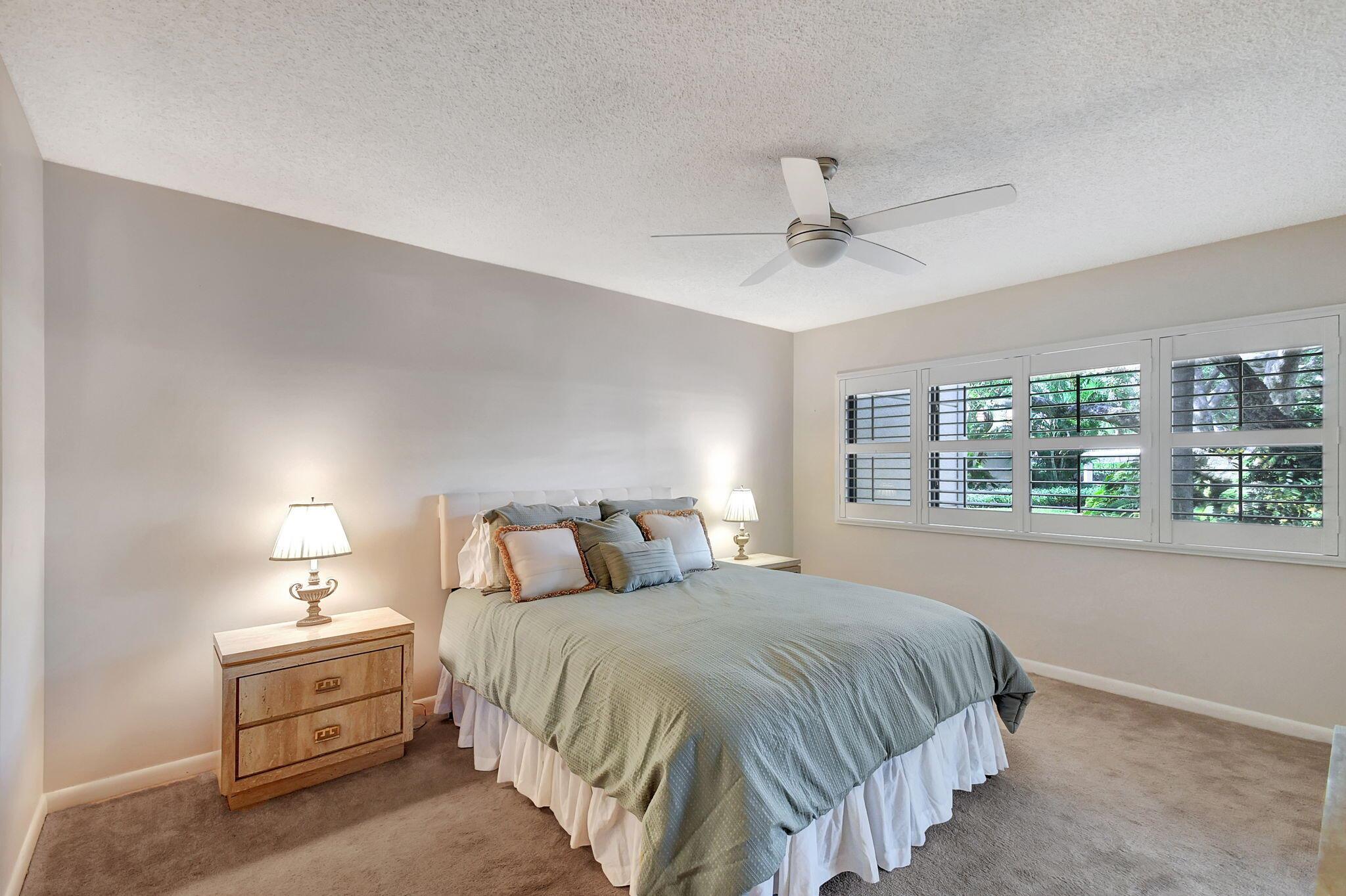 OAK HARBOUR CONDOS - Residential Lease