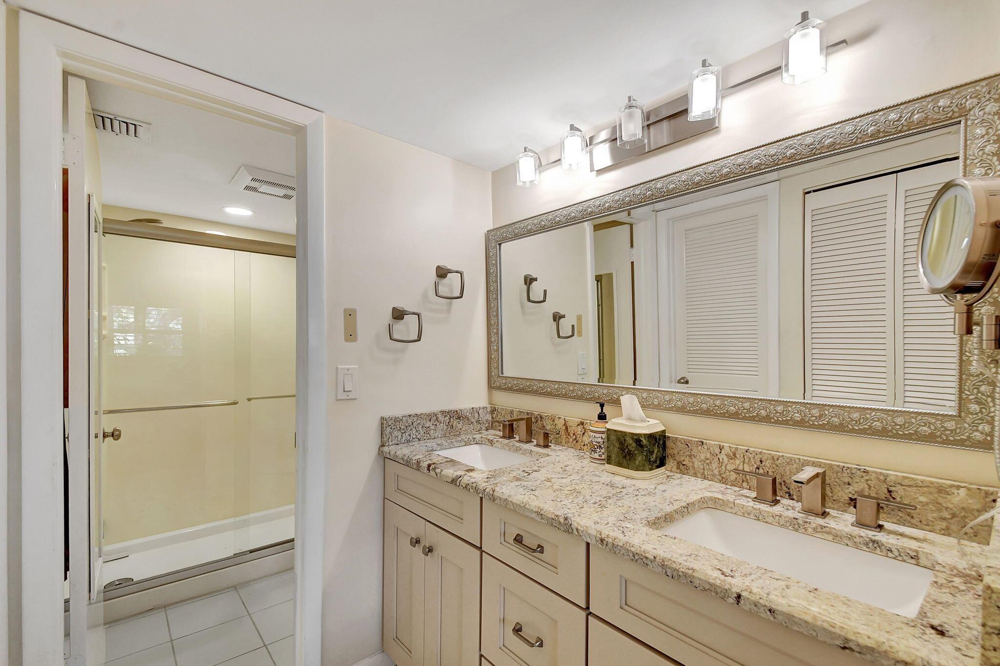 OAK HARBOUR CONDOS - Residential Lease