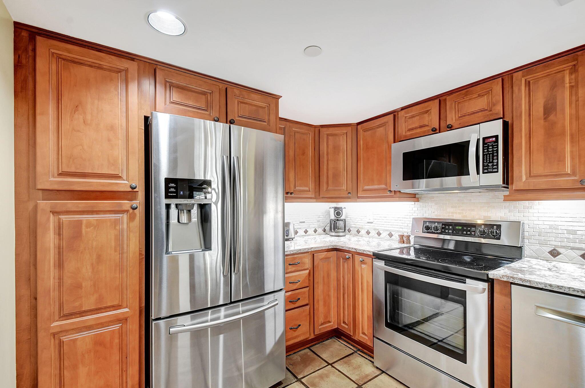 OAK HARBOUR CONDOS - Residential Lease