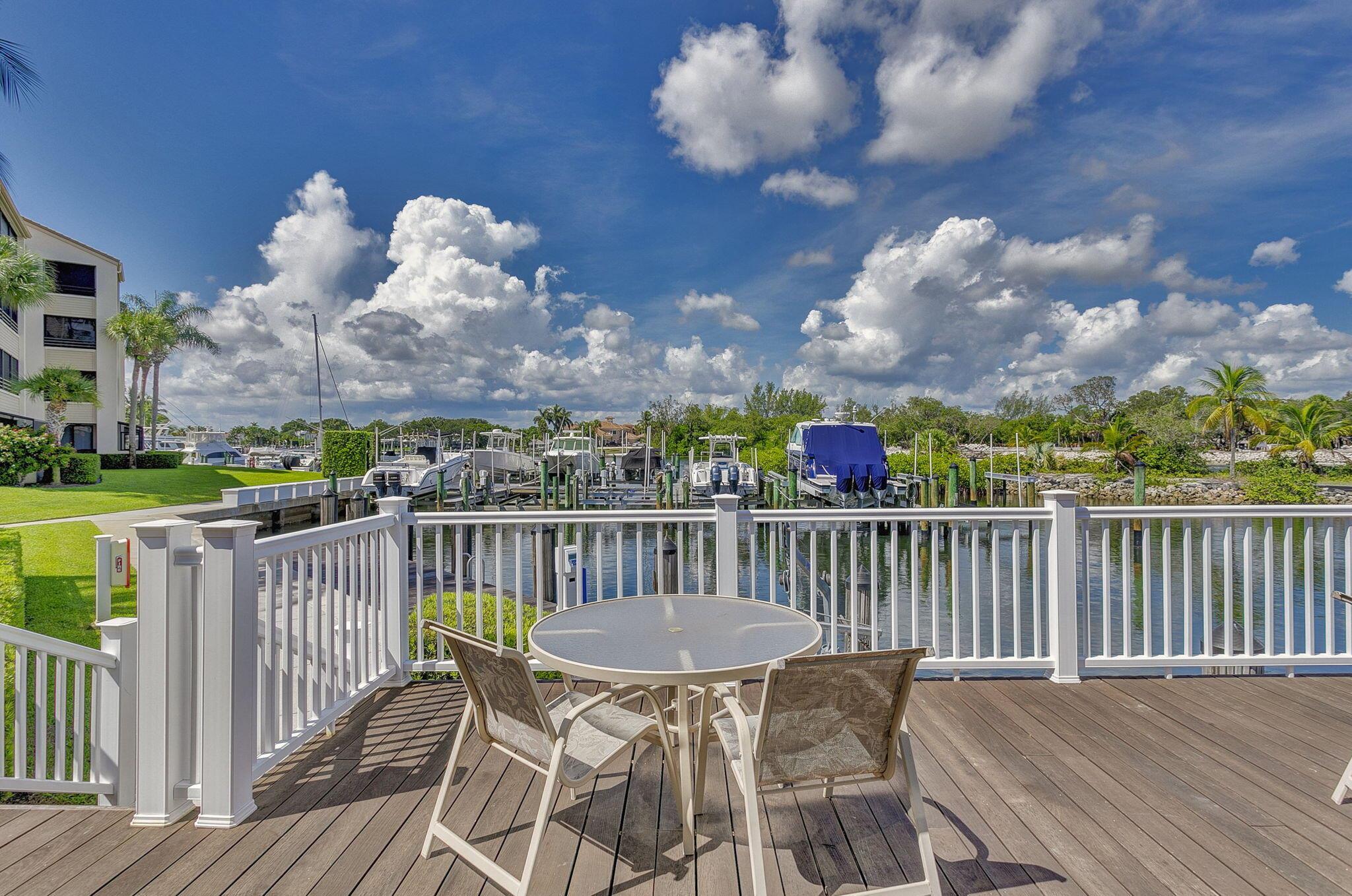 OAK HARBOUR CONDOS - Residential Lease