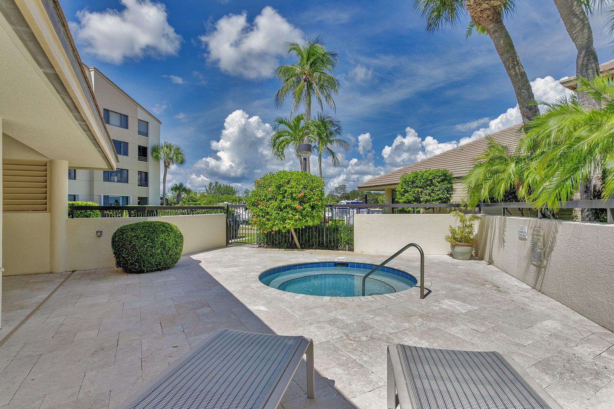 OAK HARBOUR CONDOS - Residential Lease