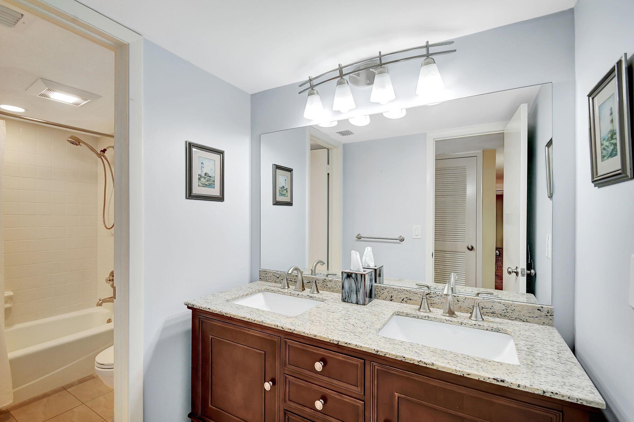 OAK HARBOUR CONDOS - Residential Lease