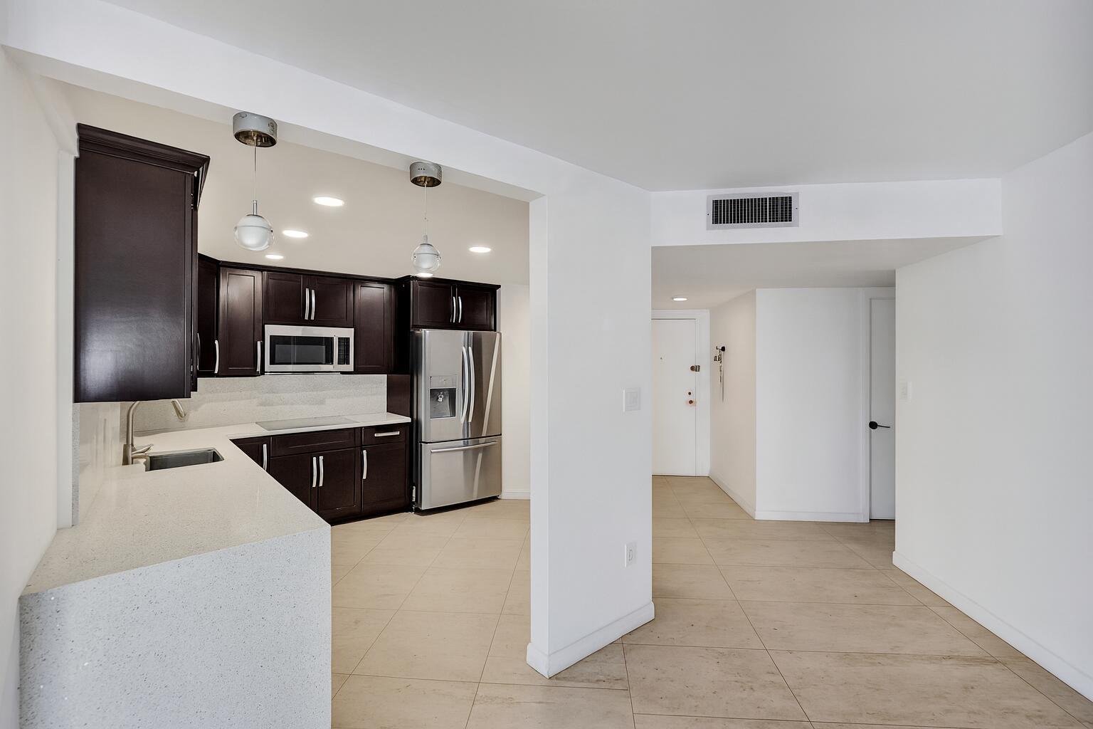 COMMODORE PLAZA CONDO - Residential