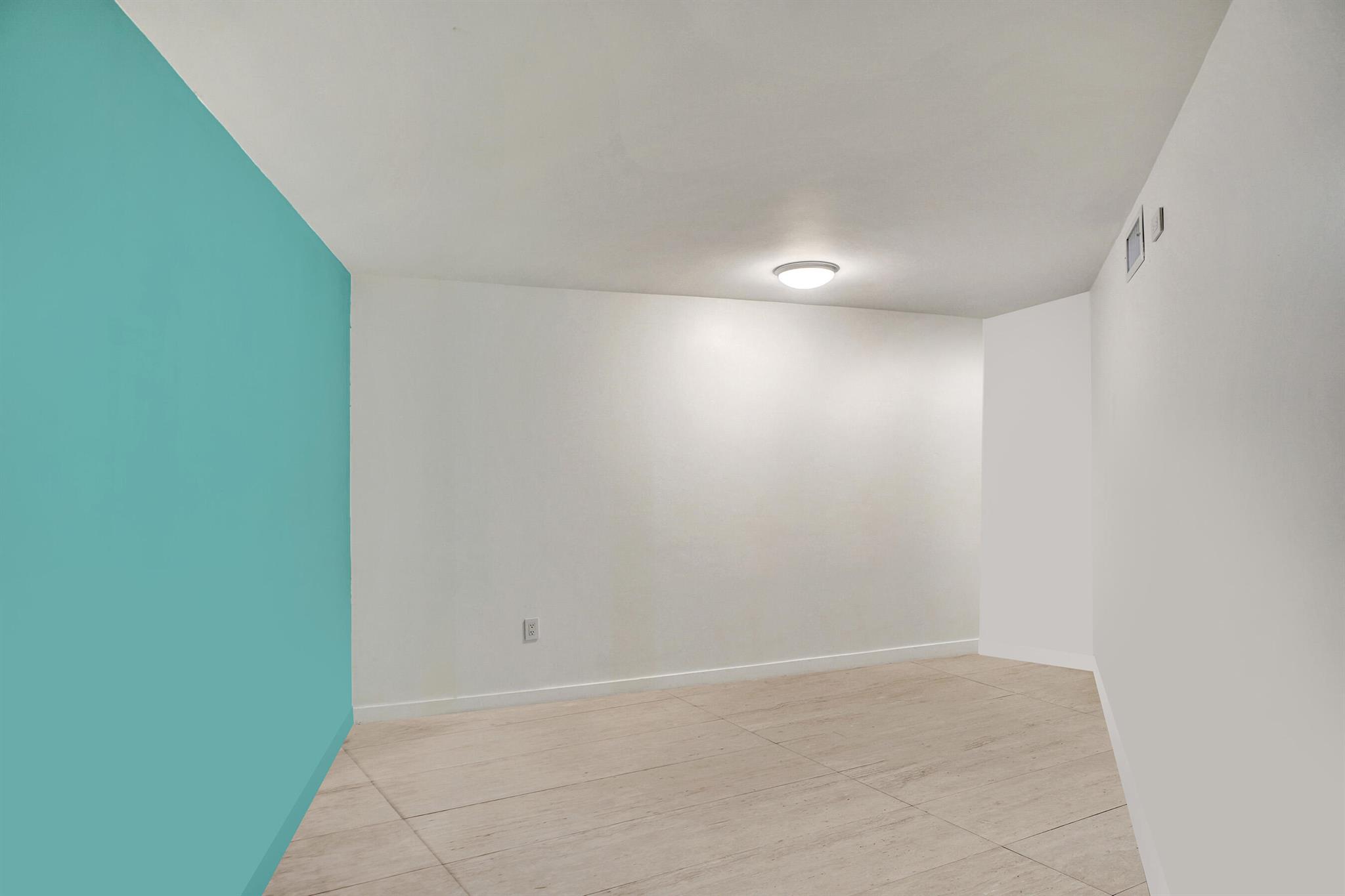 COMMODORE PLAZA CONDO - Residential