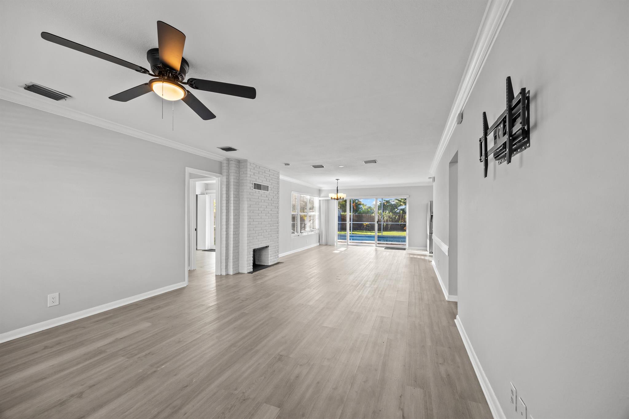 748 W Jasmine Drive