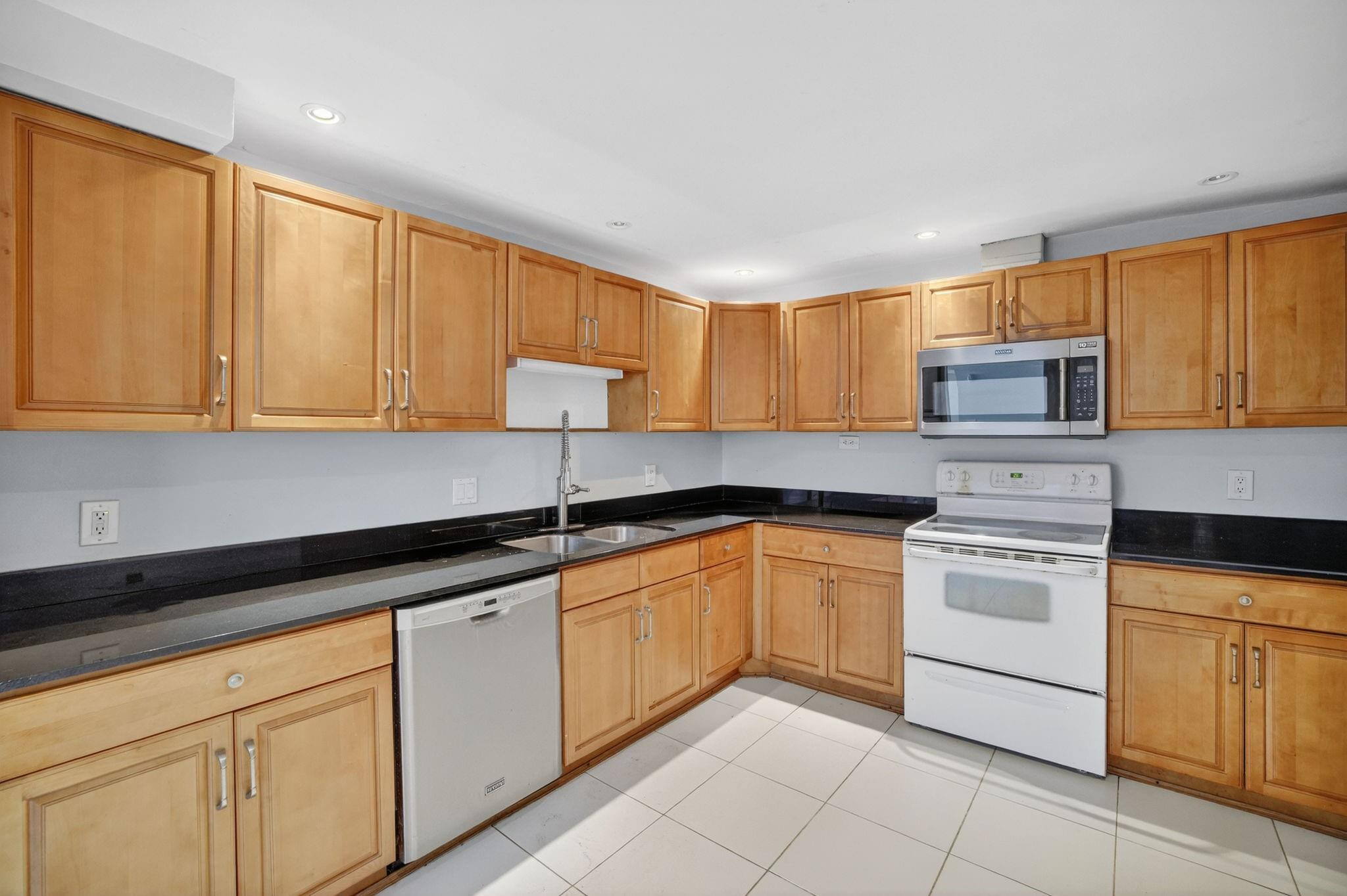 PLAYA DEL MAR CONDO - Residential