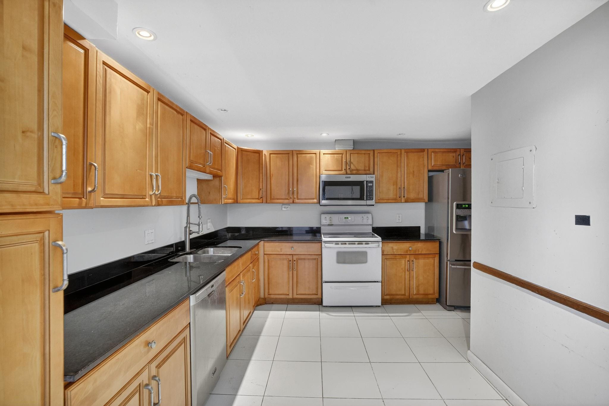 PLAYA DEL MAR CONDO - Residential