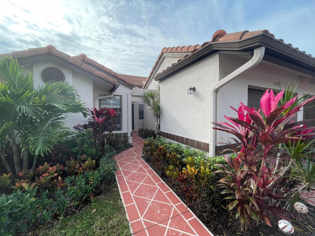 Photo of 6379 Kings Gate Circle, Delray Beach, FL 33484 (MLS # R10945075)