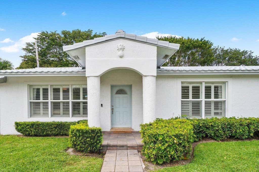 Photo of 125 Gregory Place, West Palm Beach, FL 33405 (MLS # B26062413)
