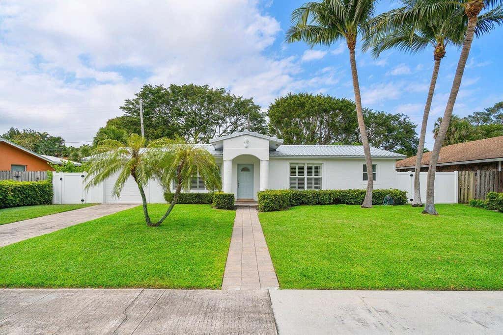 Photo of 125 Gregory Place, West Palm Beach, FL 33405 (MLS # B26062413)