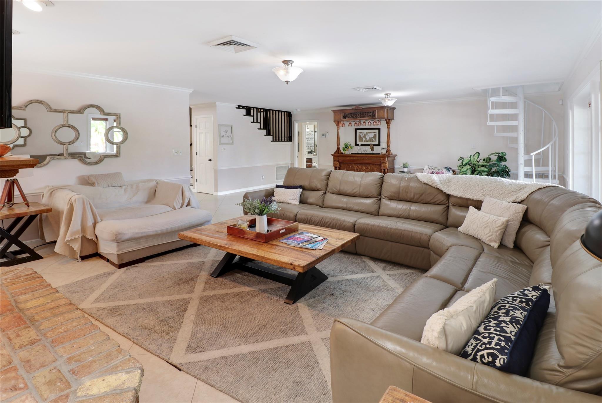 Riviera 6-17 B - Residential