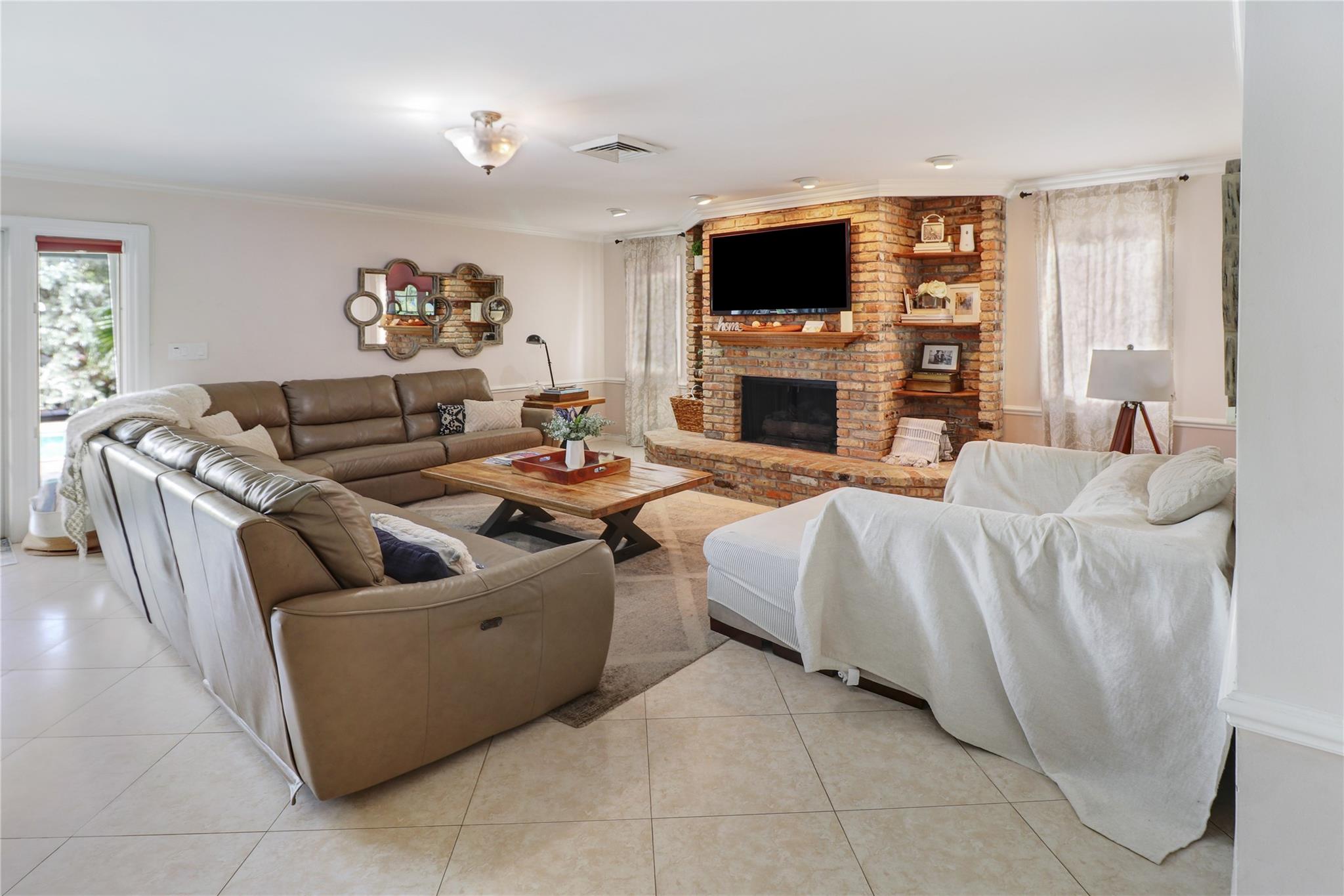 Riviera 6-17 B - Residential