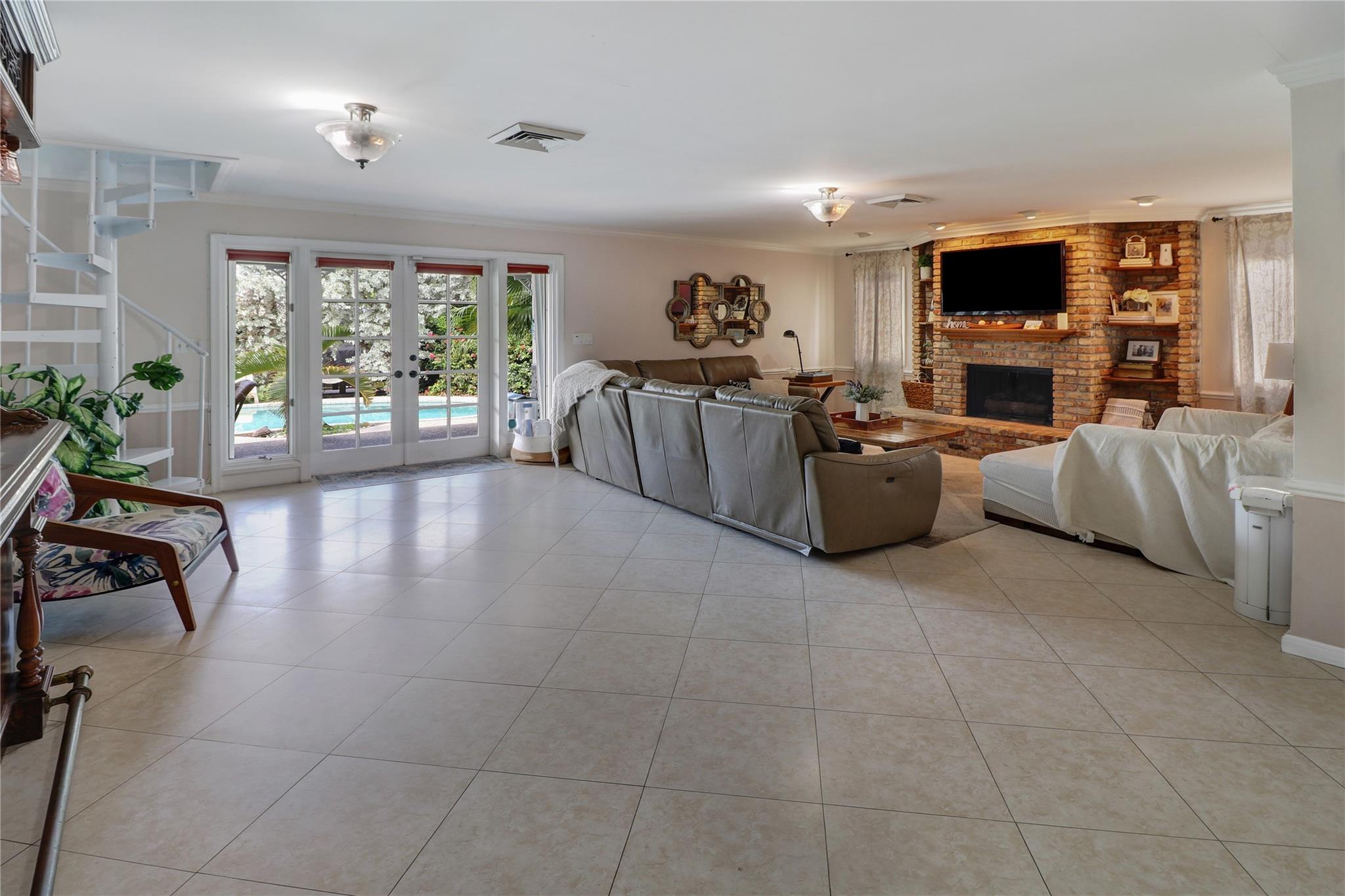 Riviera 6-17 B - Residential