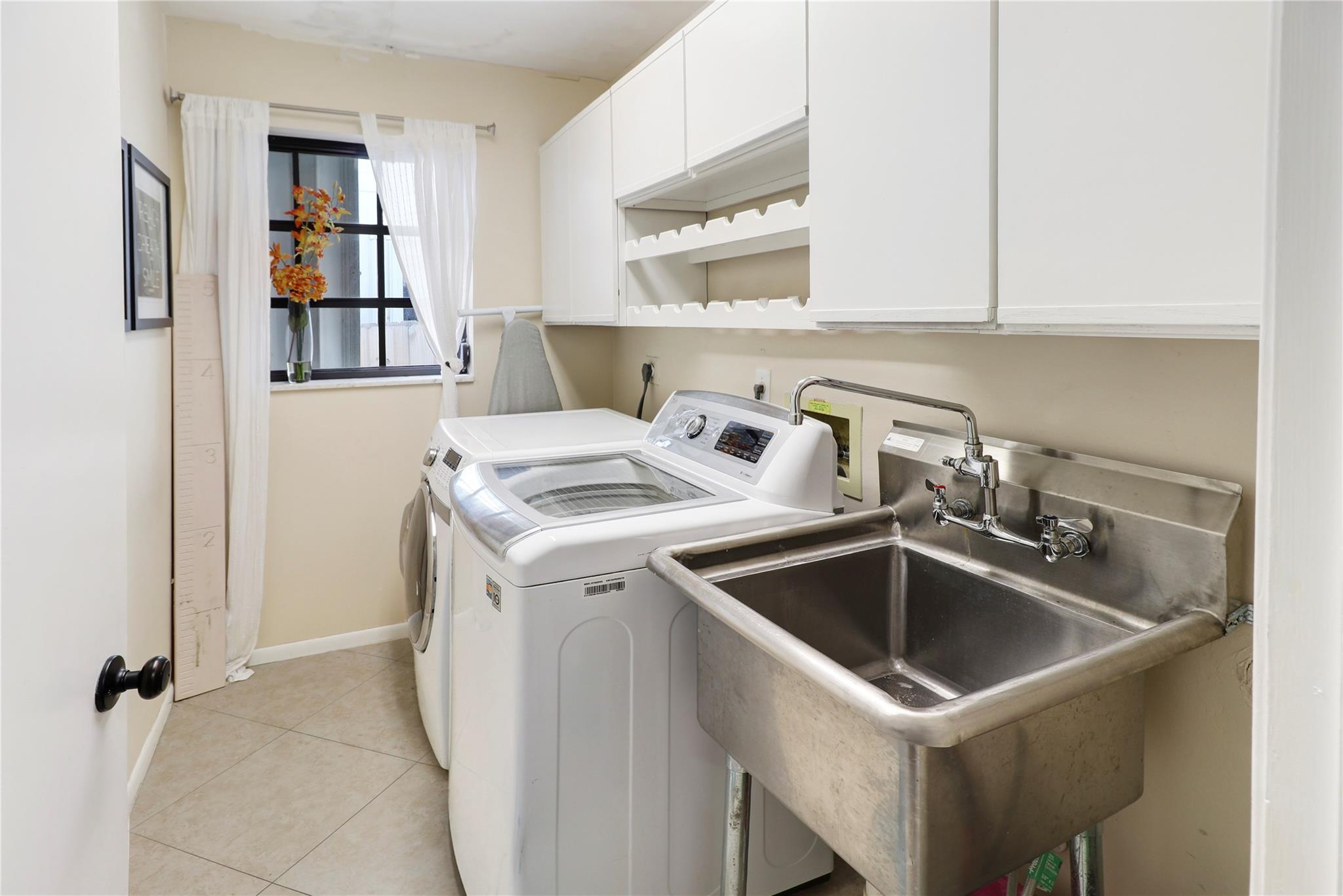 Riviera 6-17 B - Residential