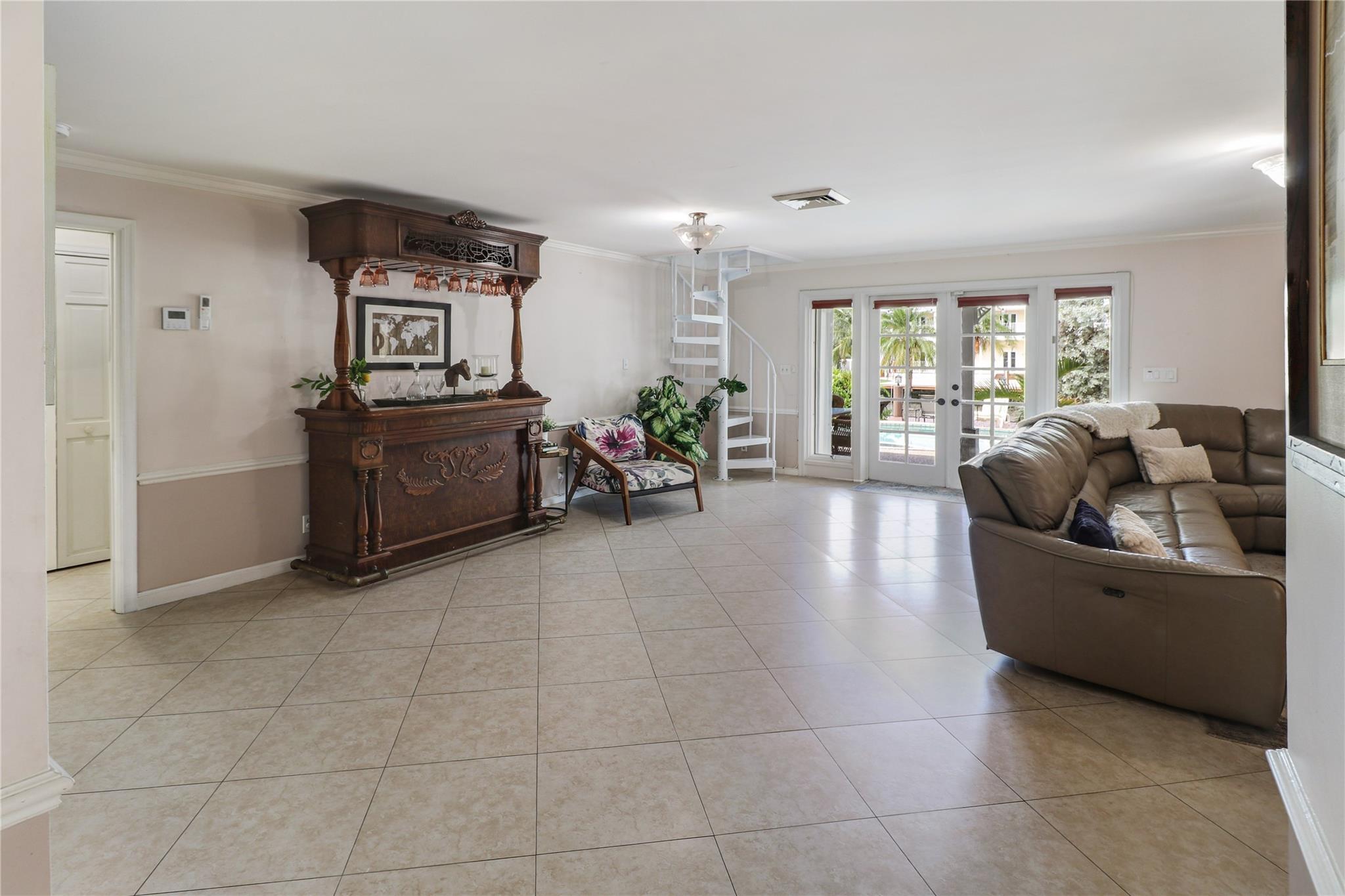 Riviera 6-17 B - Residential