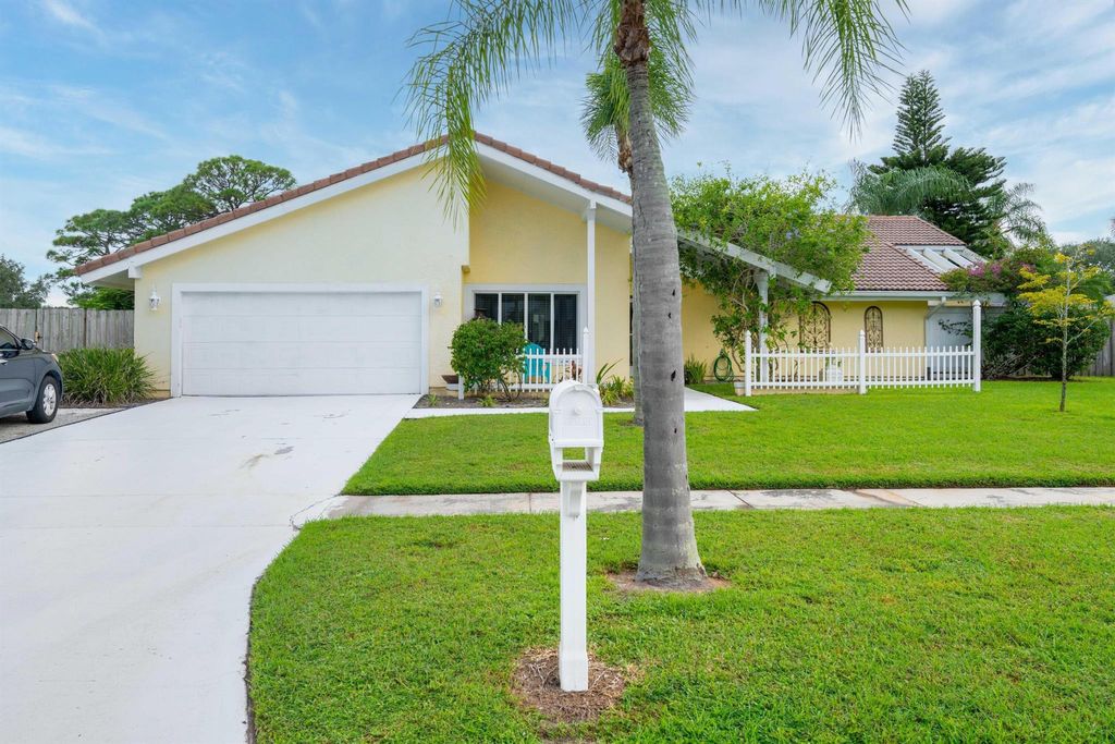 Photo of 1951 SE Erwin Road, Port St Lucie, FL 34953 (MLS # R10922868)
