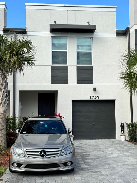 Townhouse in West Palm Beach FL 1757 Lindley Street St.jpg