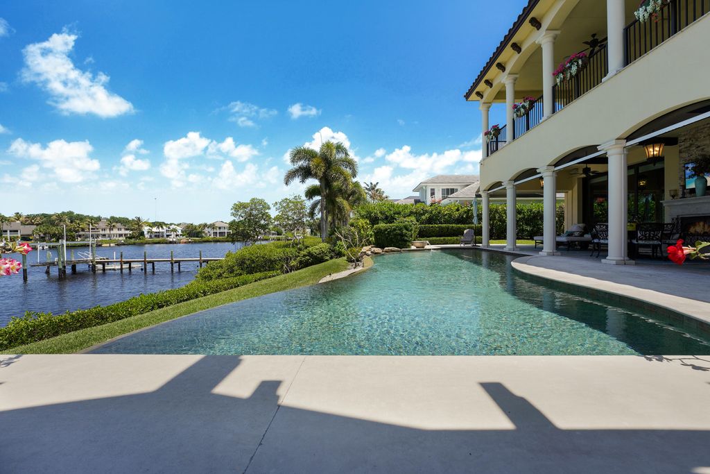 Photo of 10433 SE Banyan Way, Jupiter, FL 33469 (MLS # B26037967)