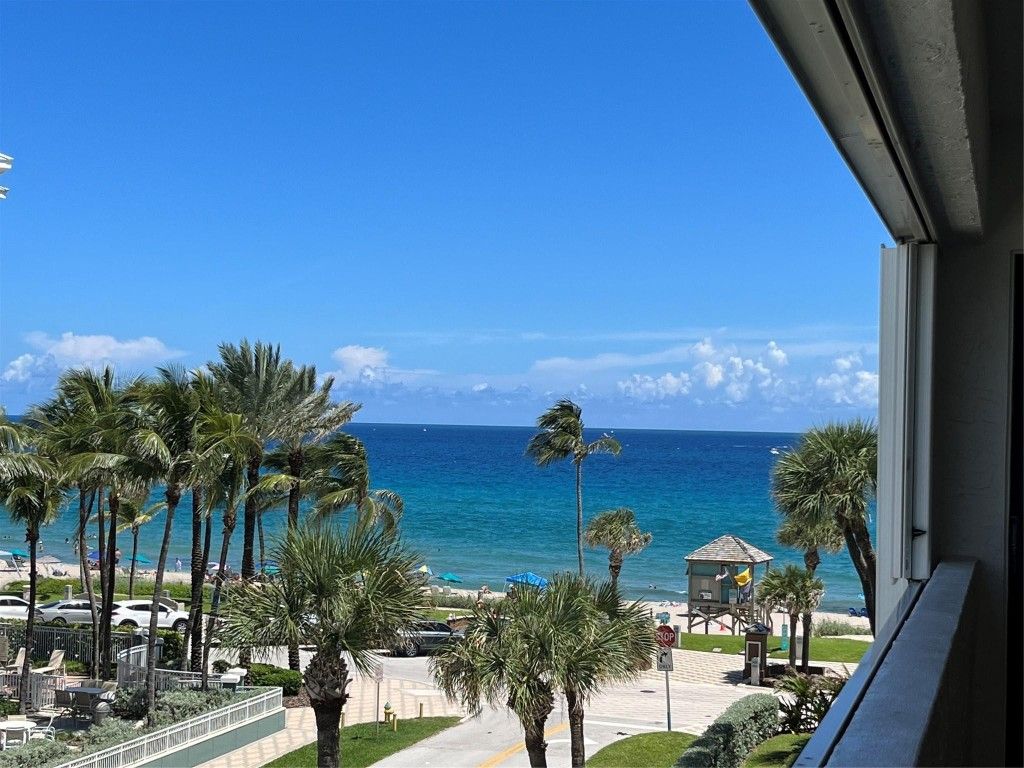 Photo of 330 SE 20 Avenue #416, Deerfield Beach, FL 33441 (MLS # F10460272)