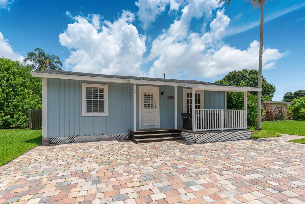 Photo of 893 SW 35th Street, Palm City, FL 34990 (MLS # R11081598)