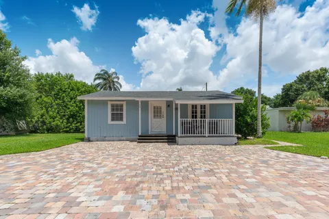 893 SW 35th Street, Palm City, FL MLS: R11081598