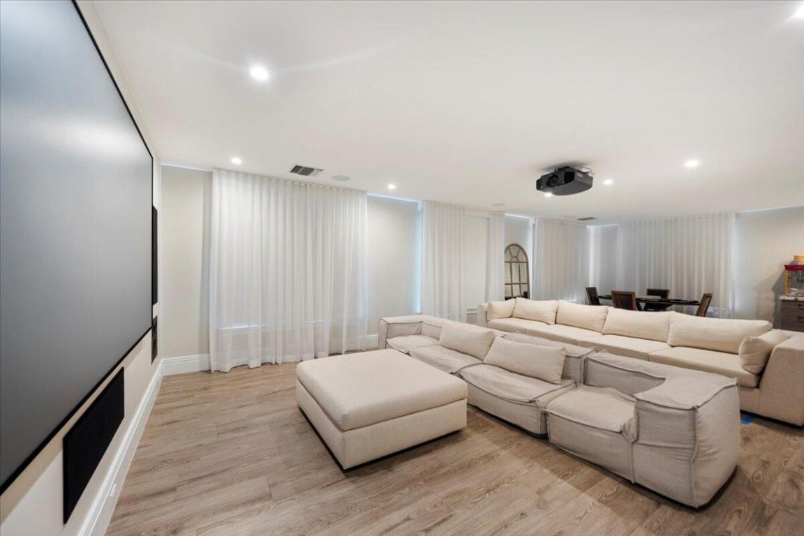 WELLINGTON AERO CLUB OF THE LANDINGS AT WELLINGTON - Residential