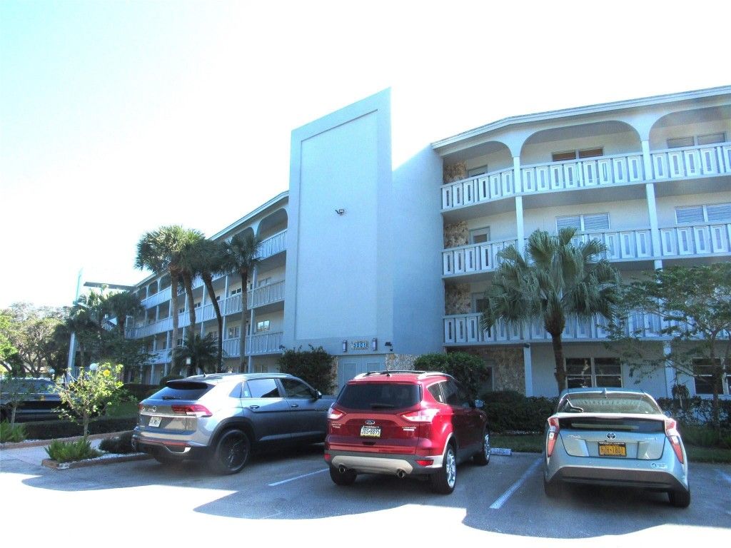 Photo of 3001 Portofino Isle #F1, Coconut Creek, FL 33066 (MLS # F10484852)