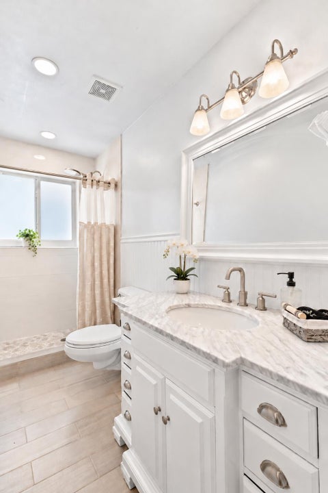 Tiny photo for 6520 NE 19th Avenue, Fort Lauderdale, FL 33308 (MLS # B26089947)