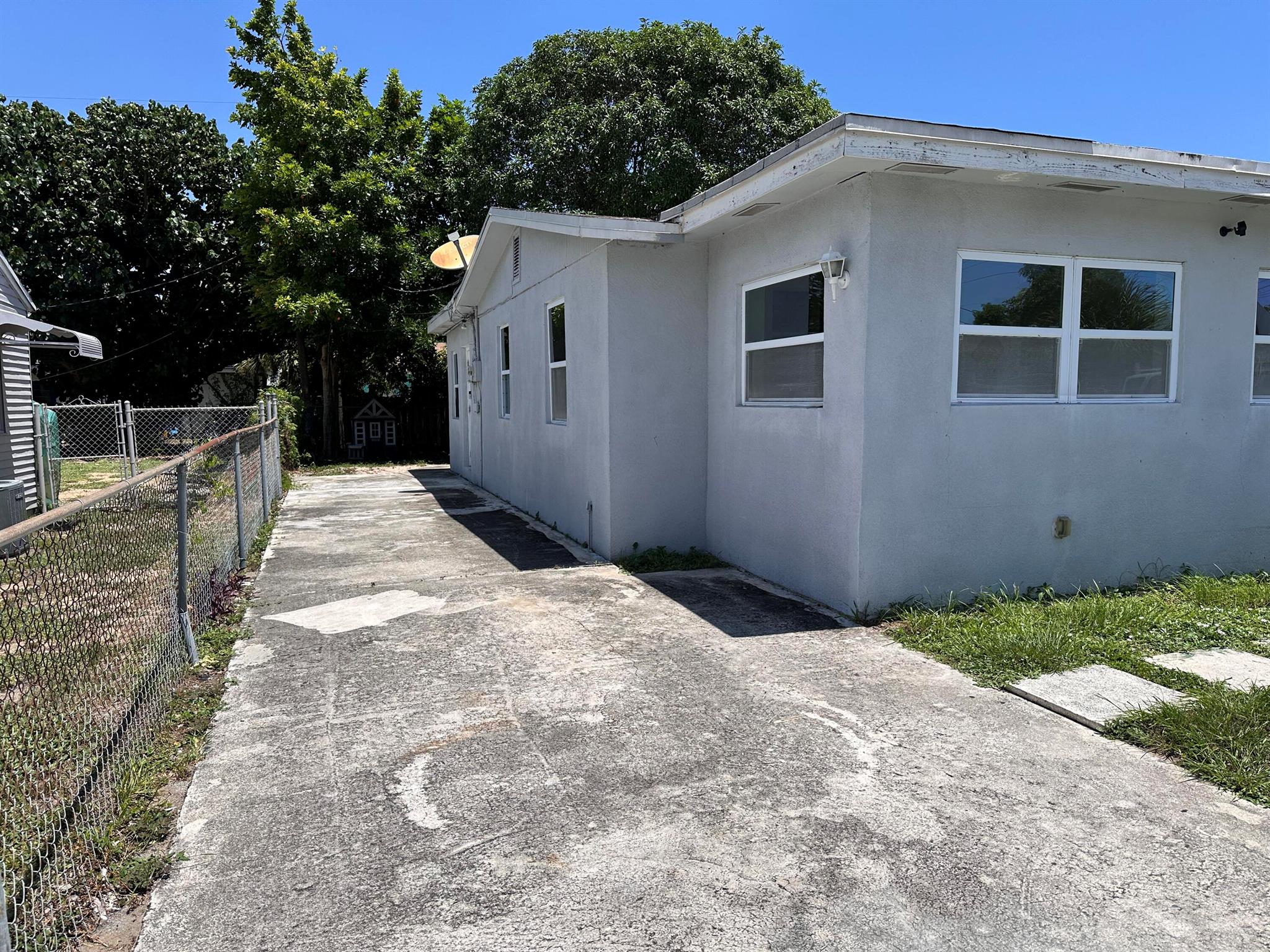 840 W 1st Street