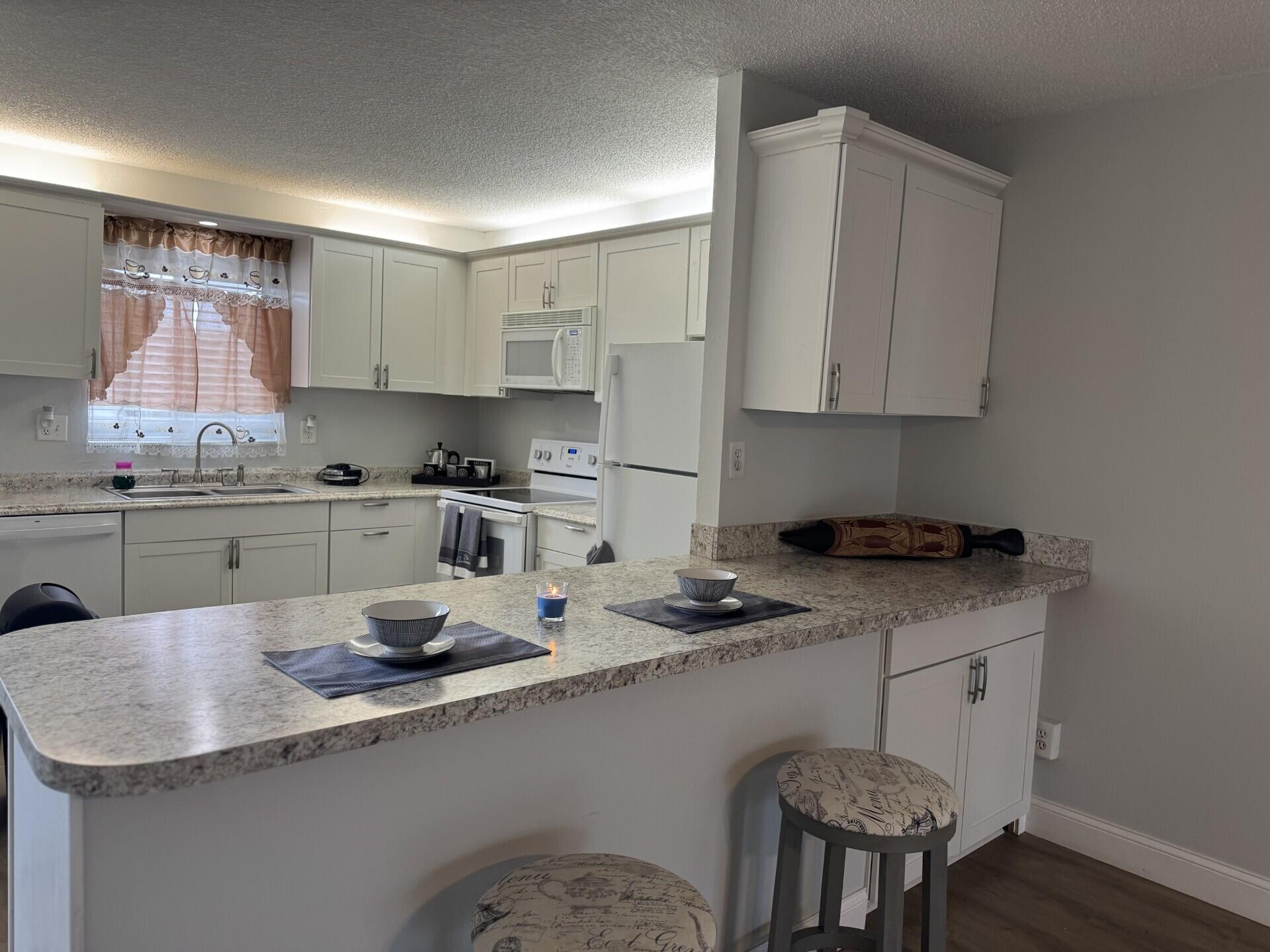 BEACON 21 CONDO - Residential