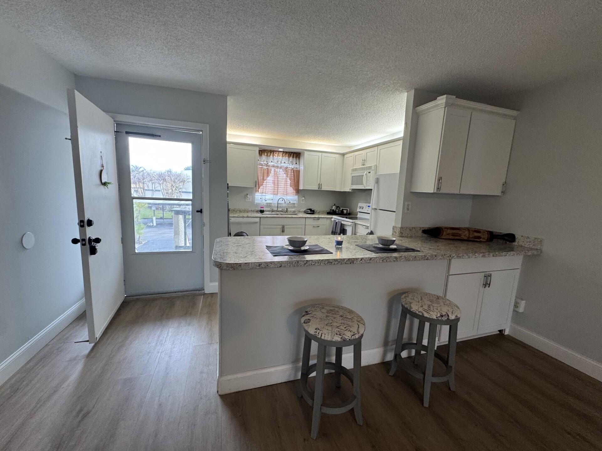 BEACON 21 CONDO - Residential