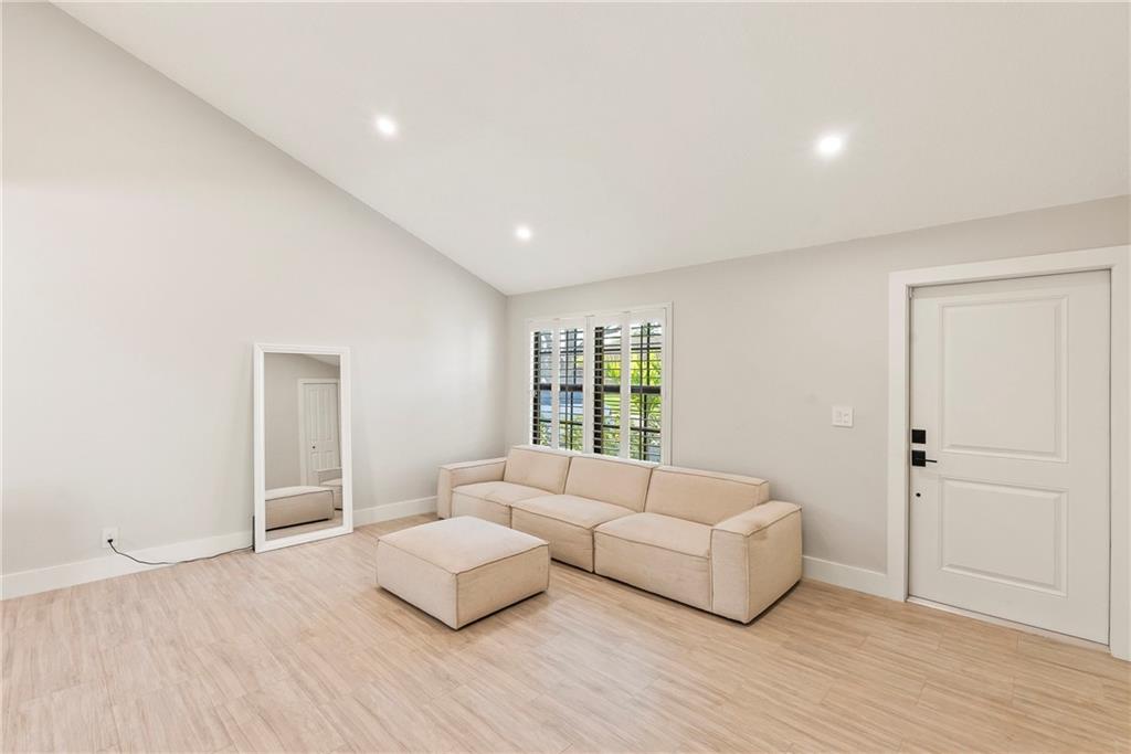 The Country III 85-38 B - Residential