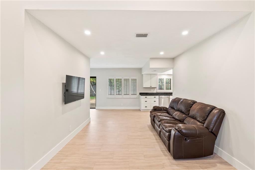 The Country III 85-38 B - Residential