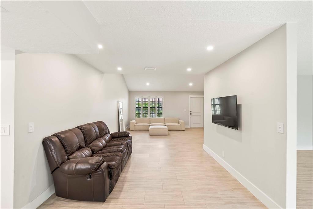 The Country III 85-38 B - Residential