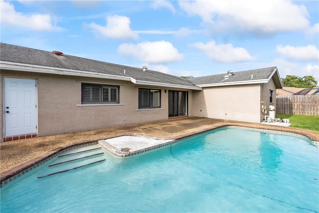 The Country III 85-38 B - Residential