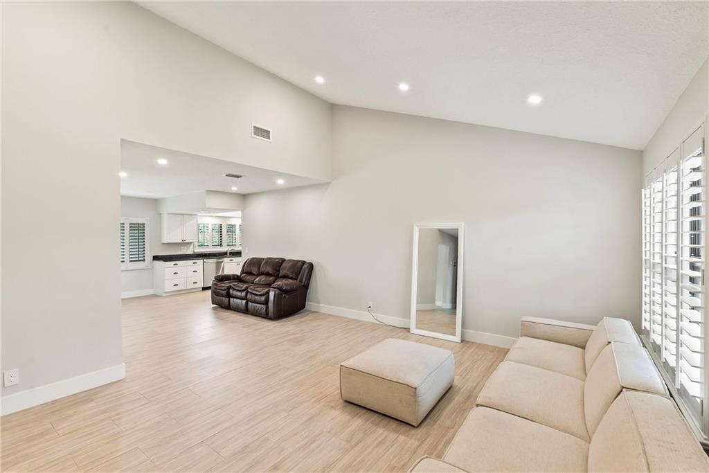 The Country III 85-38 B - Residential