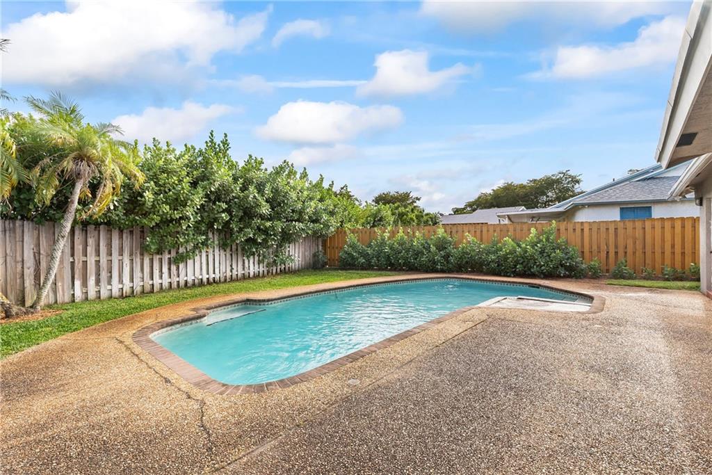 The Country III 85-38 B - Residential