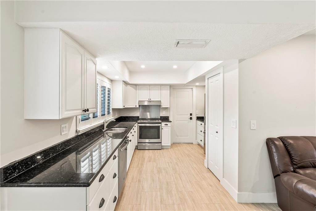 The Country III 85-38 B - Residential