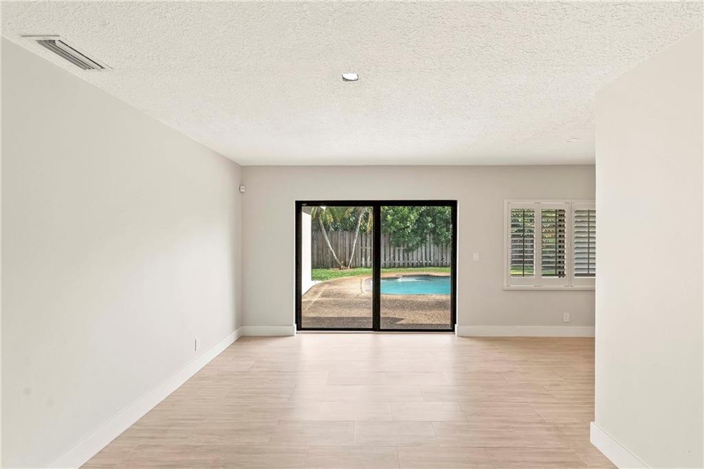 The Country III 85-38 B - Residential