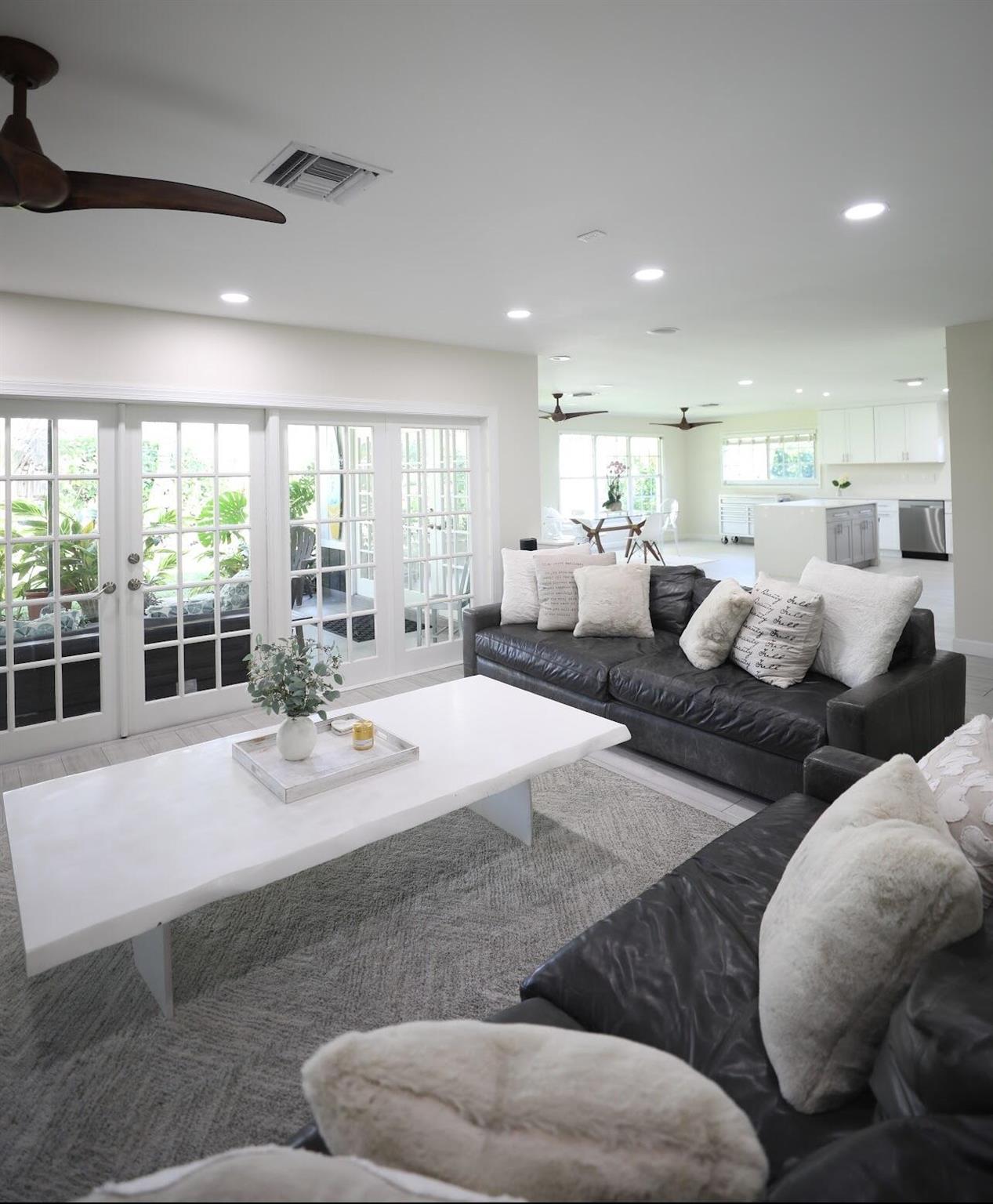 3127 Lakeview Boulevard