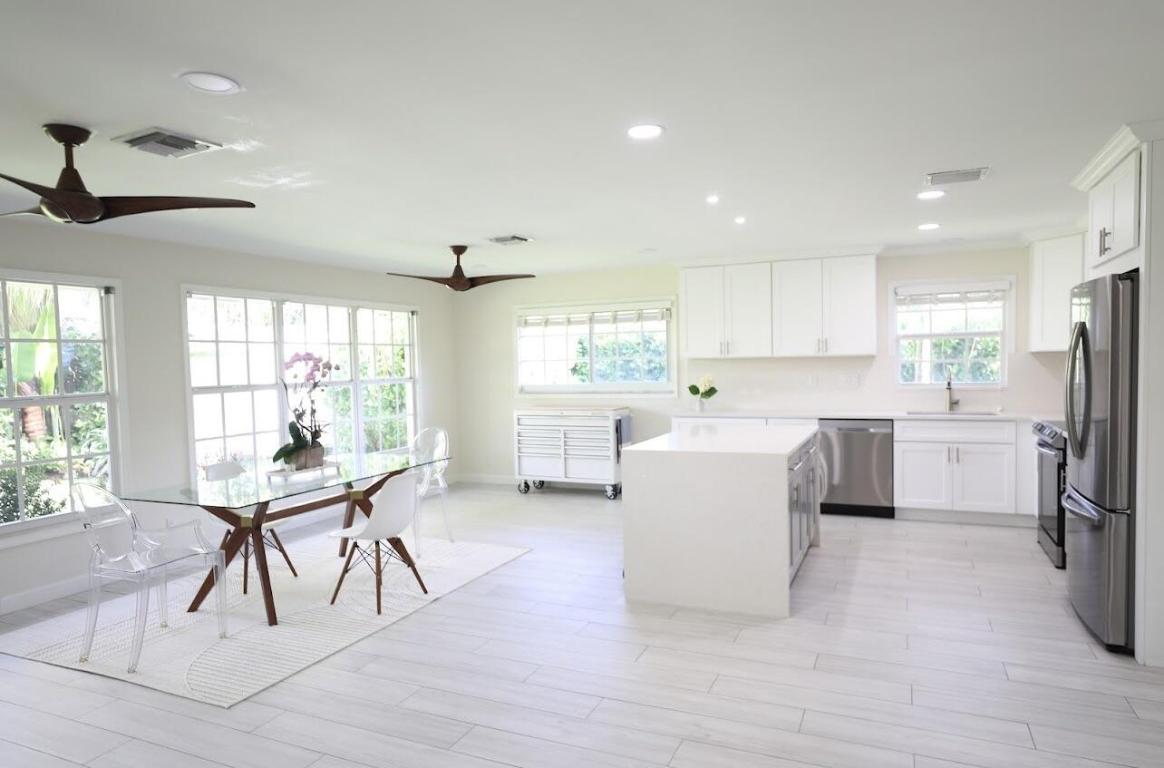 3127 Lakeview Boulevard