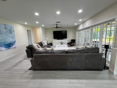 3127 Lakeview Boulevard