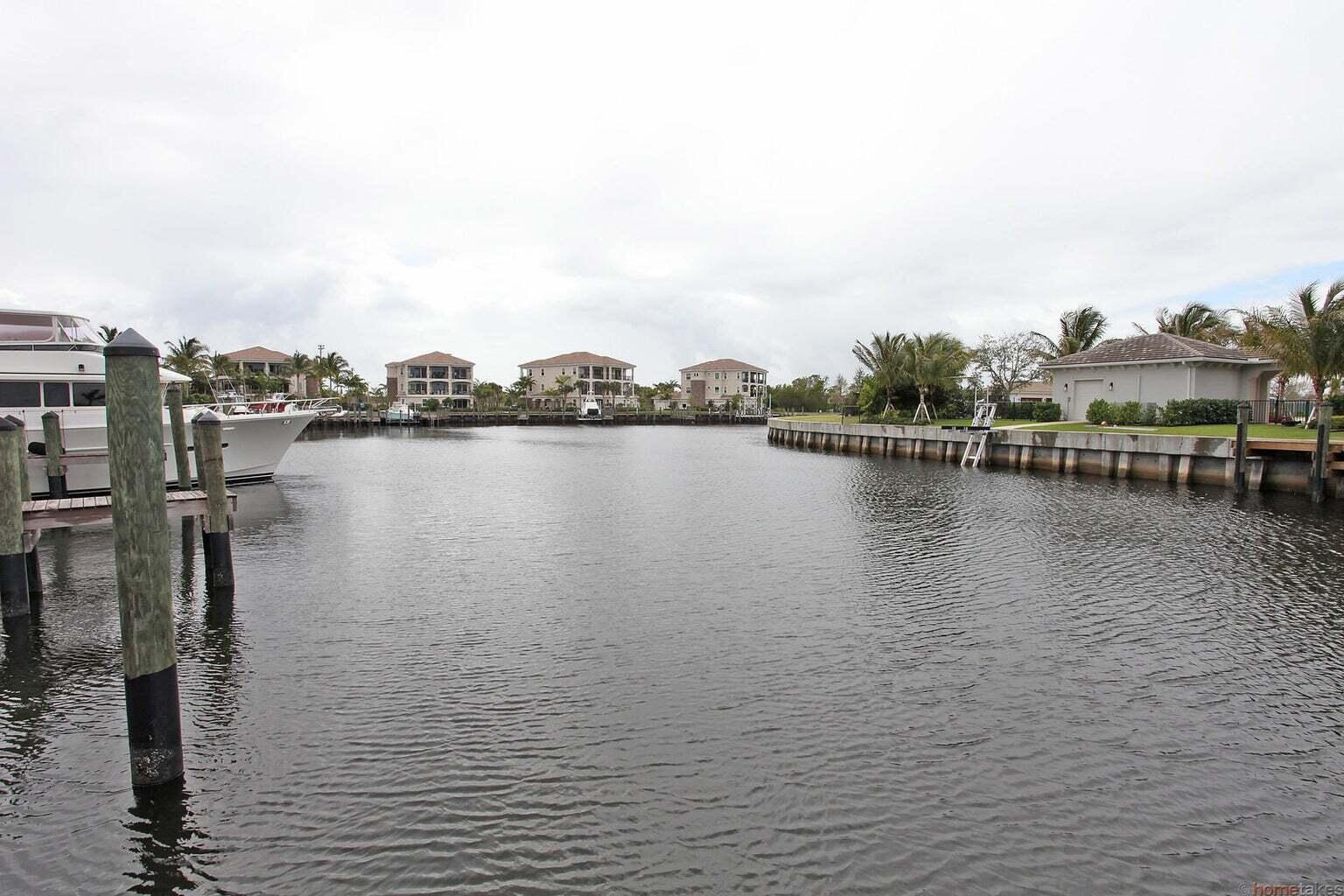 Carriage Homes at Frenchm - Residential