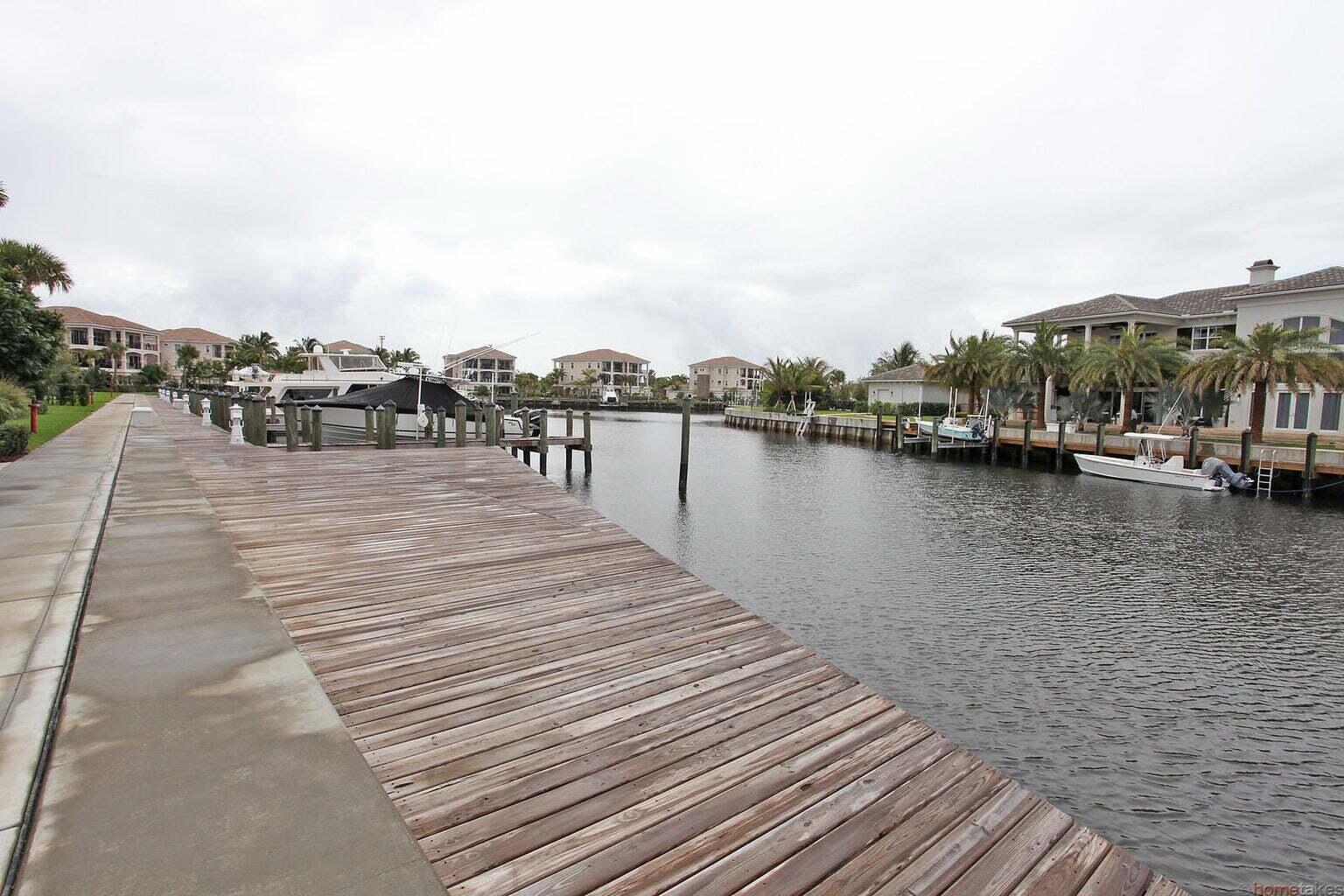 Carriage Homes at Frenchm - Residential