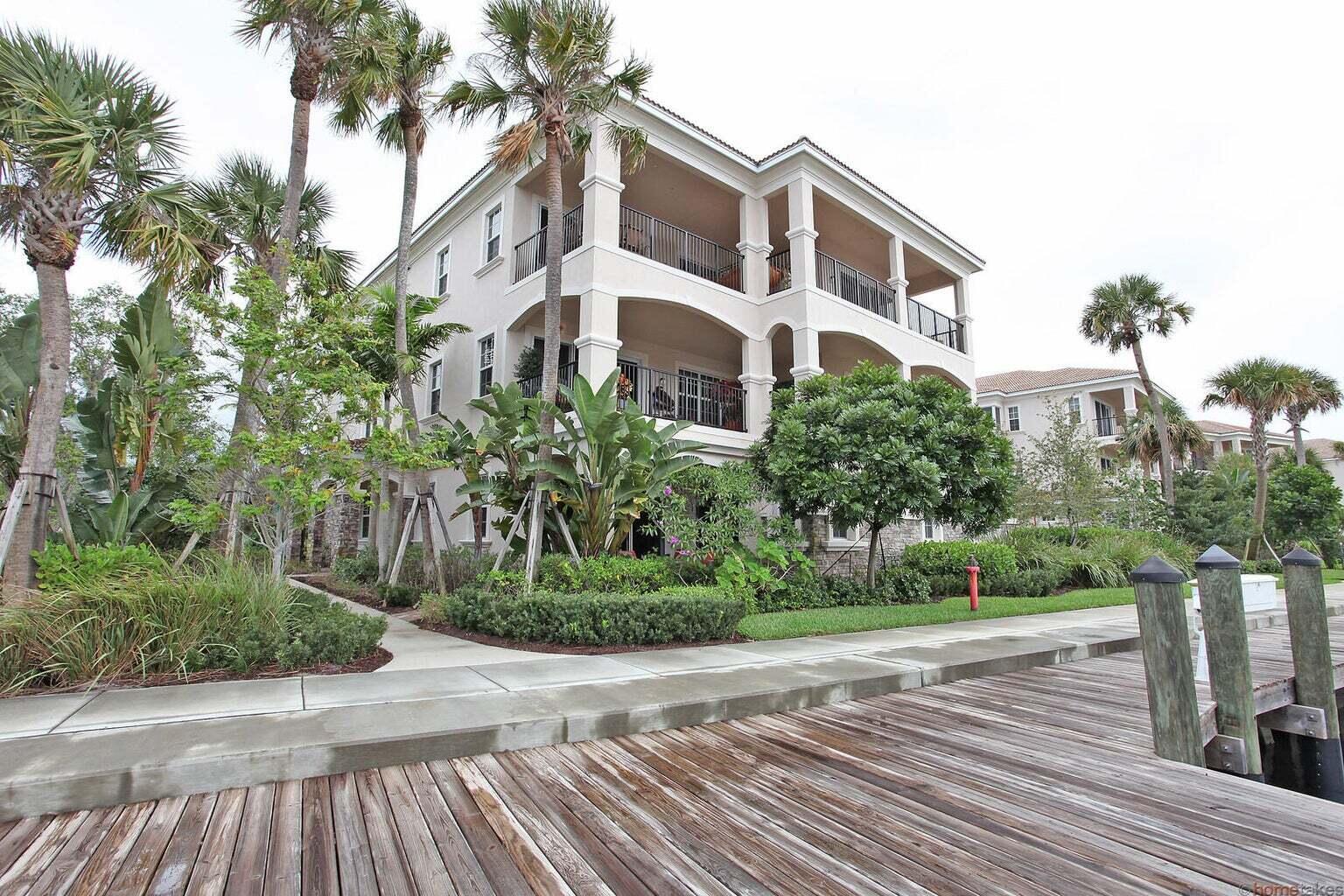 Carriage Homes at Frenchm - Residential