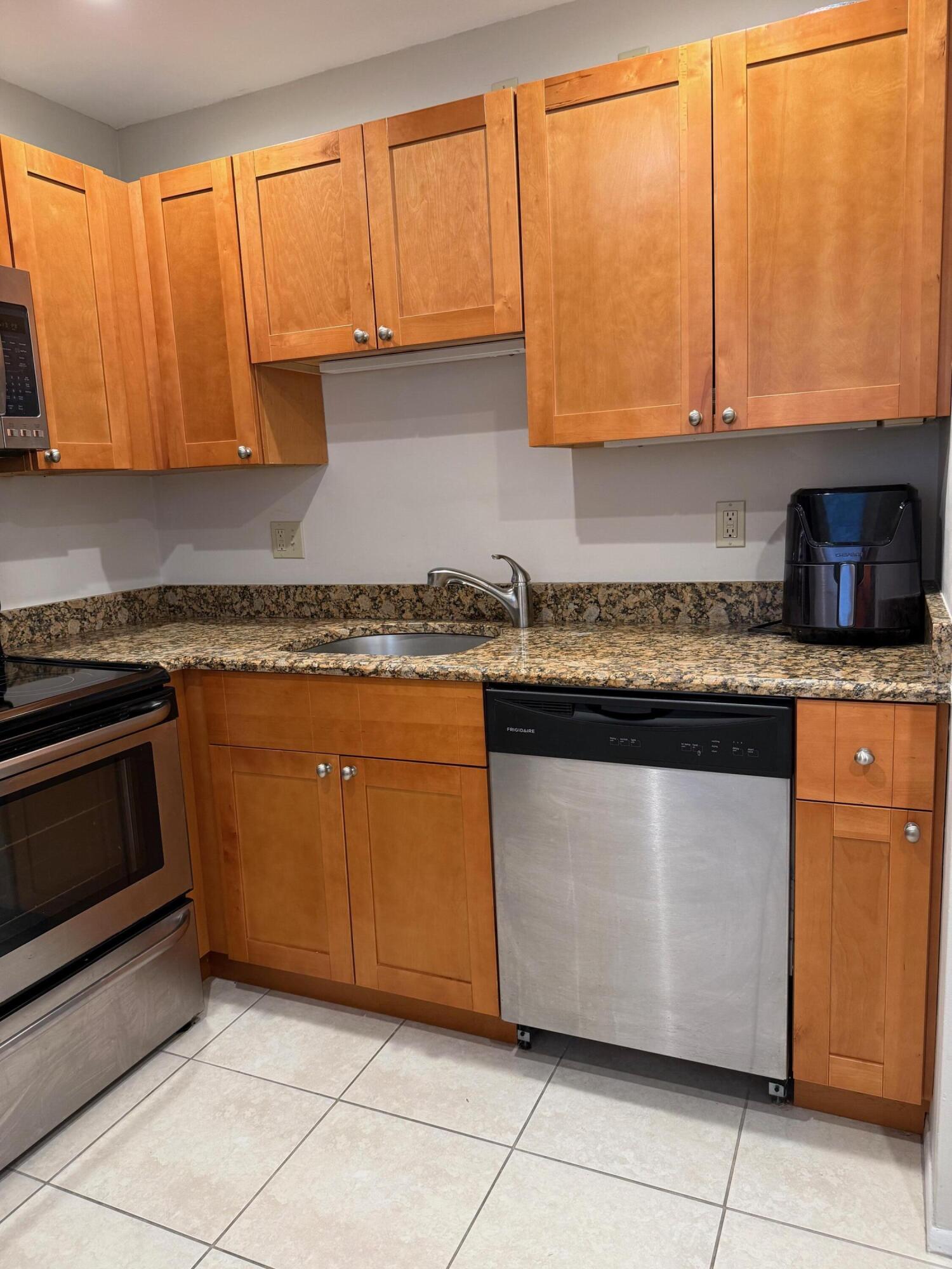 VISTA ROYALE PHASE IV BLDGS 83-111 - Residential