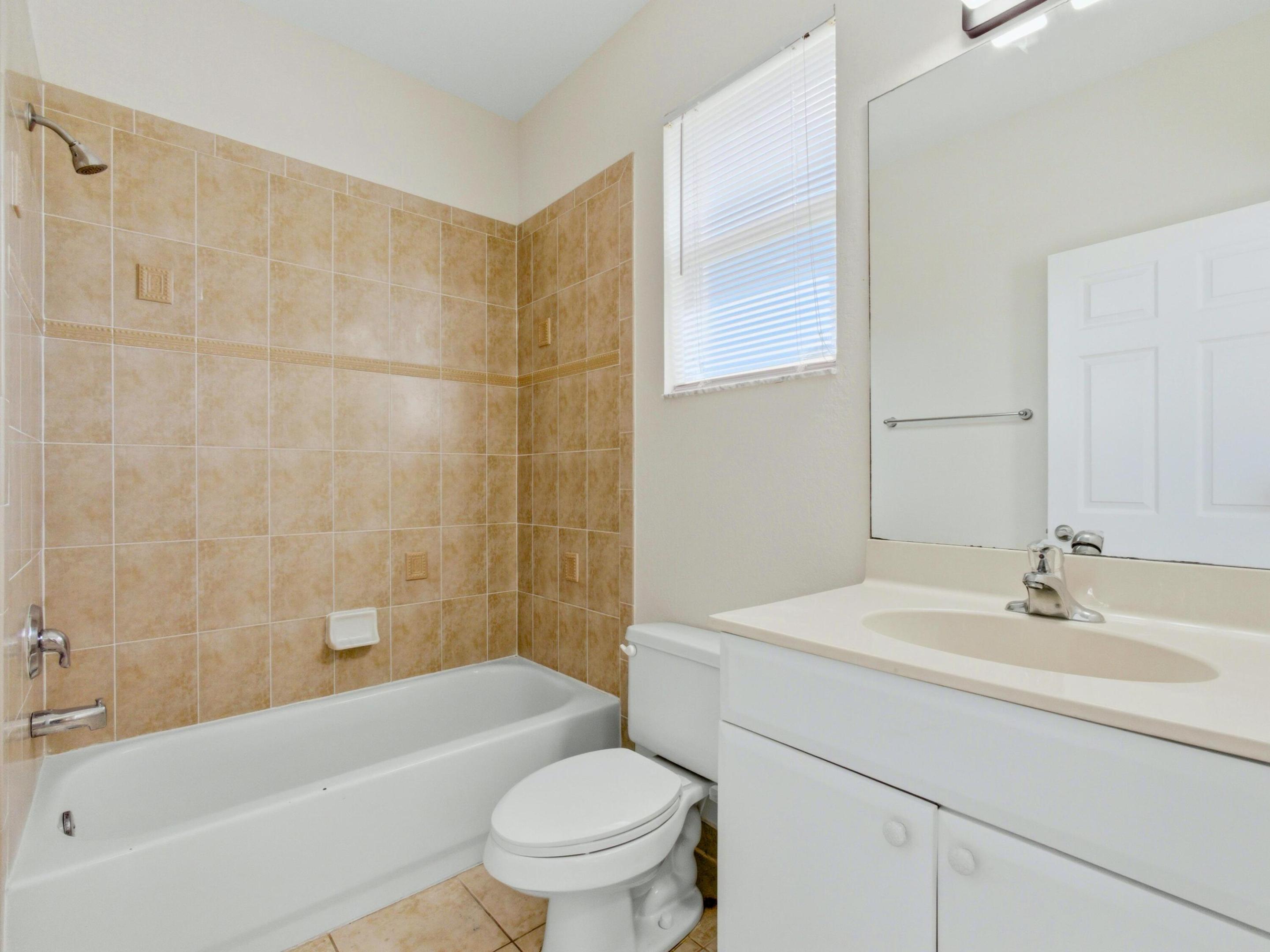 PIPERS CAY CONDO - Residential