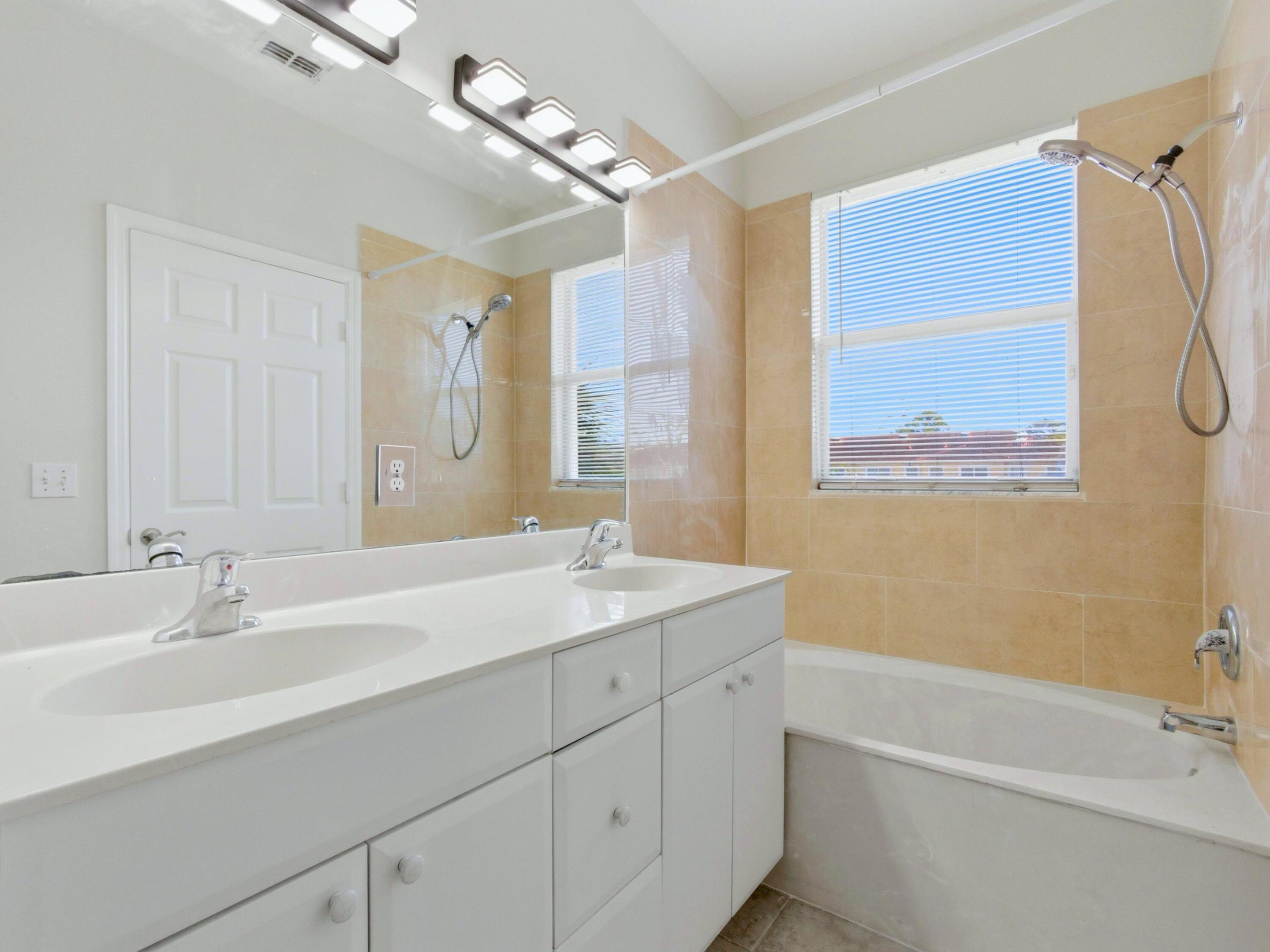 PIPERS CAY CONDO - Residential