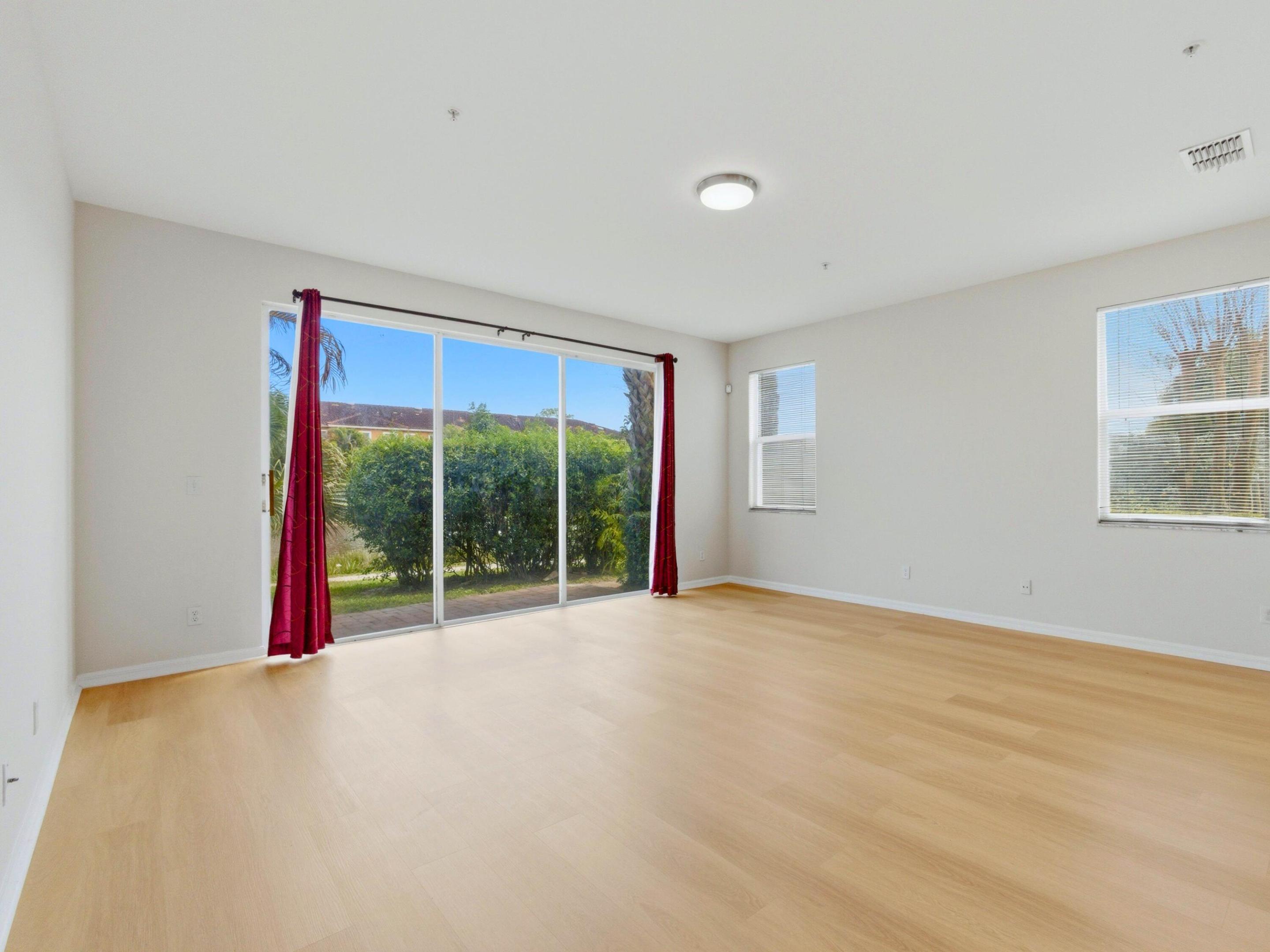 PIPERS CAY CONDO - Residential